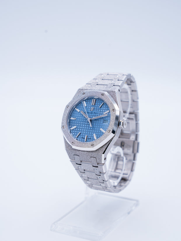 Royal Oak Frosted Ref.77353BC.GG.1263BC.01