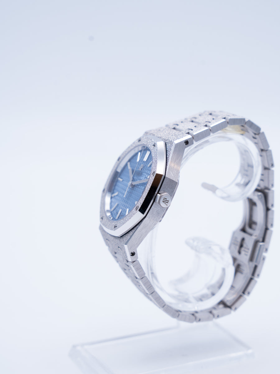 Royal Oak Frosted Ref.77353BC.GG.1263BC.01