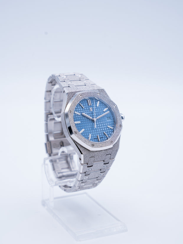 Royal Oak Frosted Ref.77353BC.GG.1263BC.01