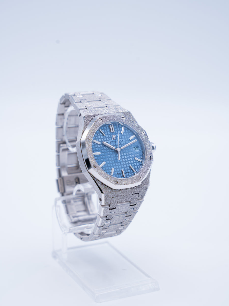 Royal Oak Frosted Ref.77353BC.GG.1263BC.01