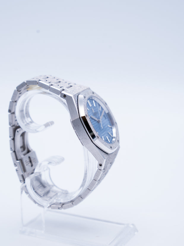 Royal Oak Frosted Ref.77353BC.GG.1263BC.01