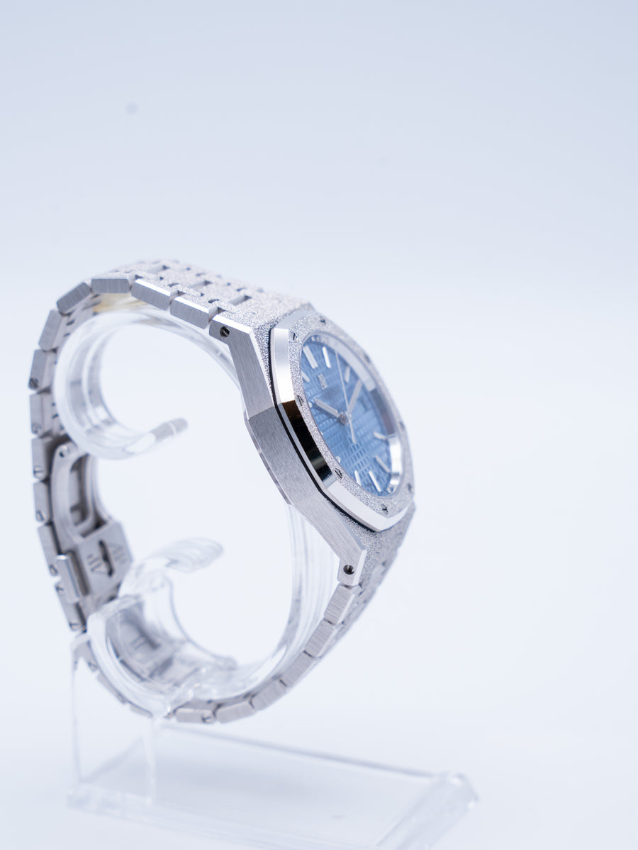 Royal Oak Frosted Ref.77353BC.GG.1263BC.01